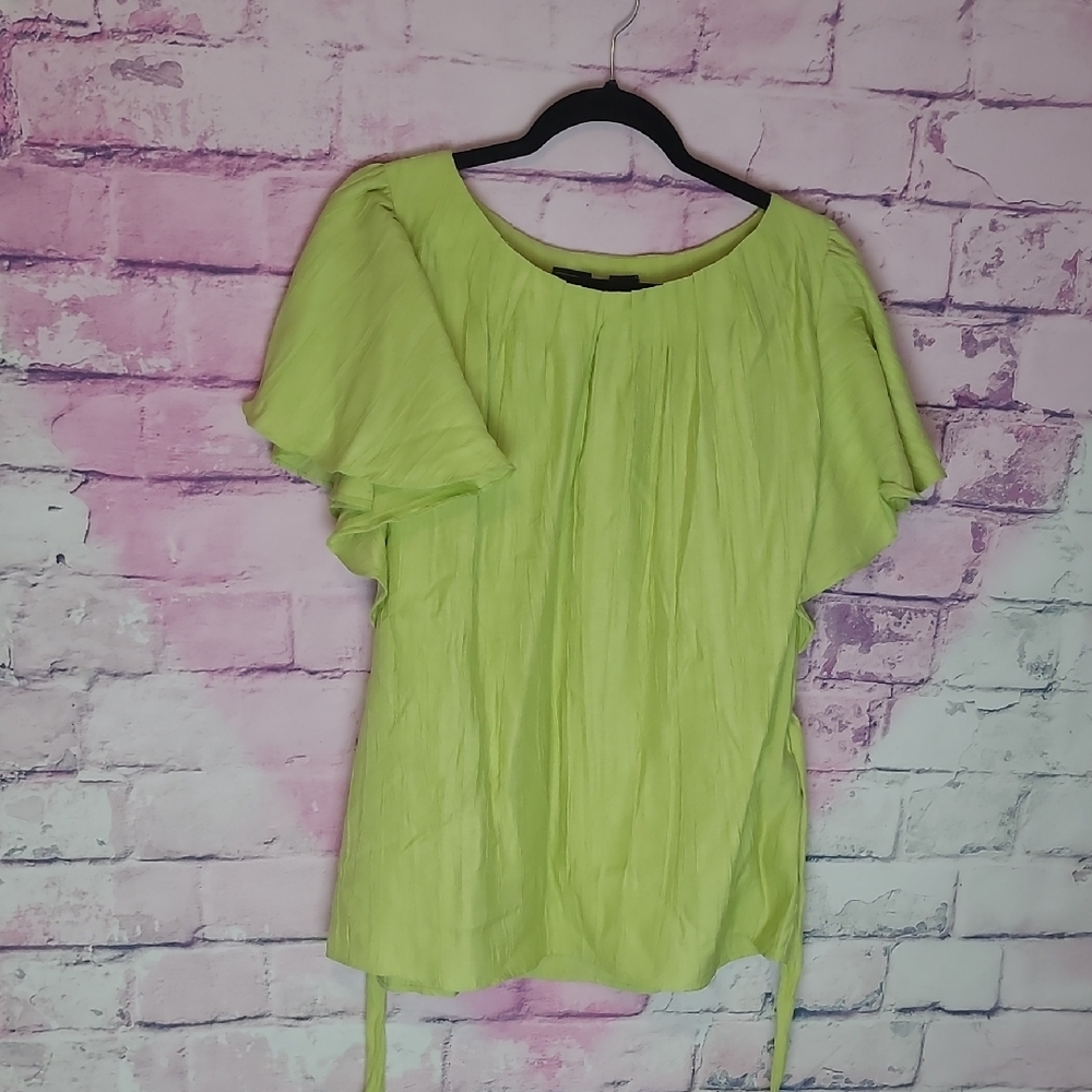 DUE PER DUE LIME PEA GREEN CREPE CRINKLE PLEATED FLUTTER SLEEVE TIE WAIST BLOUSE